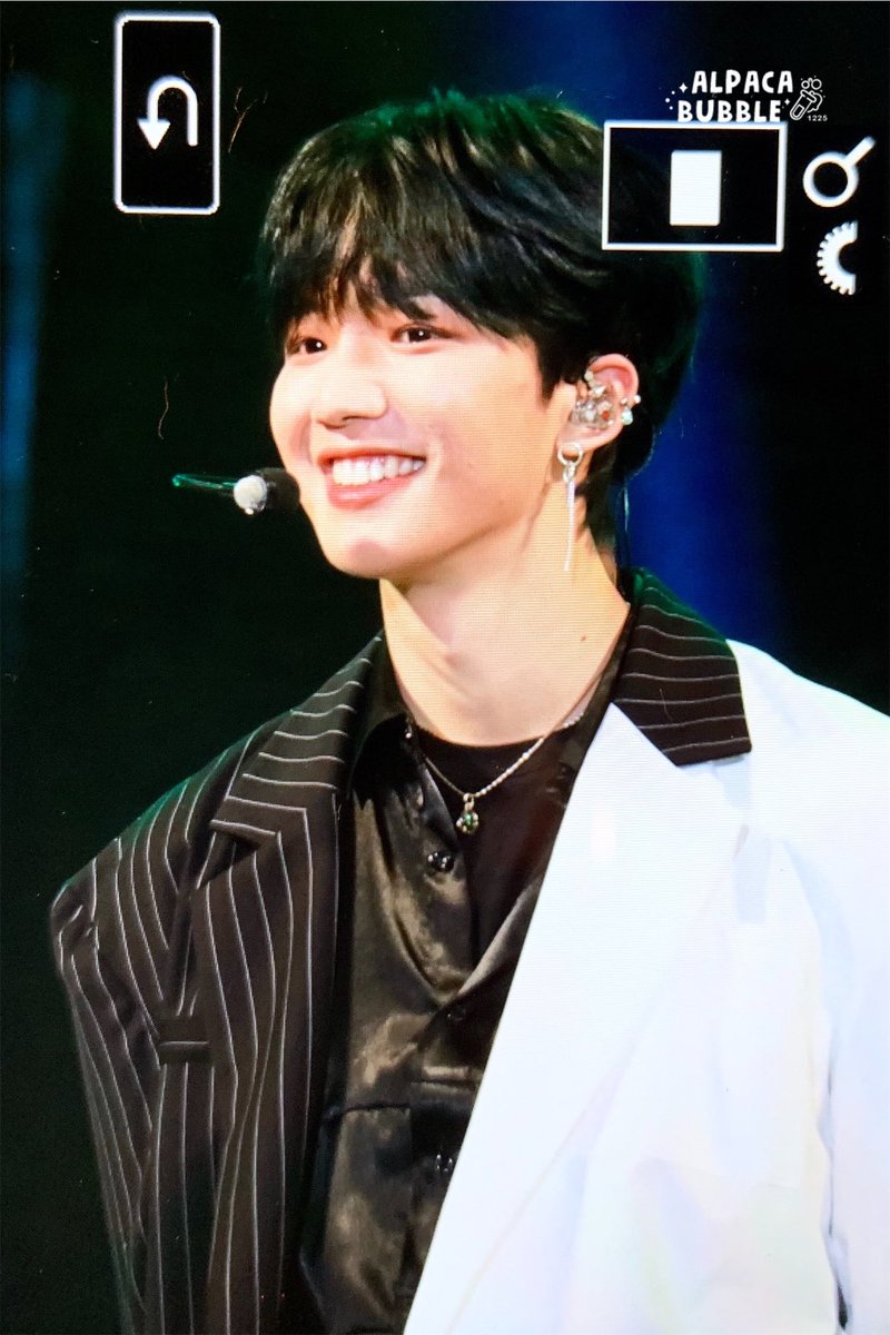 AlpacaBubble's tweet photo. 190525 preview 
Green Concert 
#LIMYOUNGMIN #임영민 #AB6IX 

토끼🐰 https://t.co/WZ5R2P6P7b