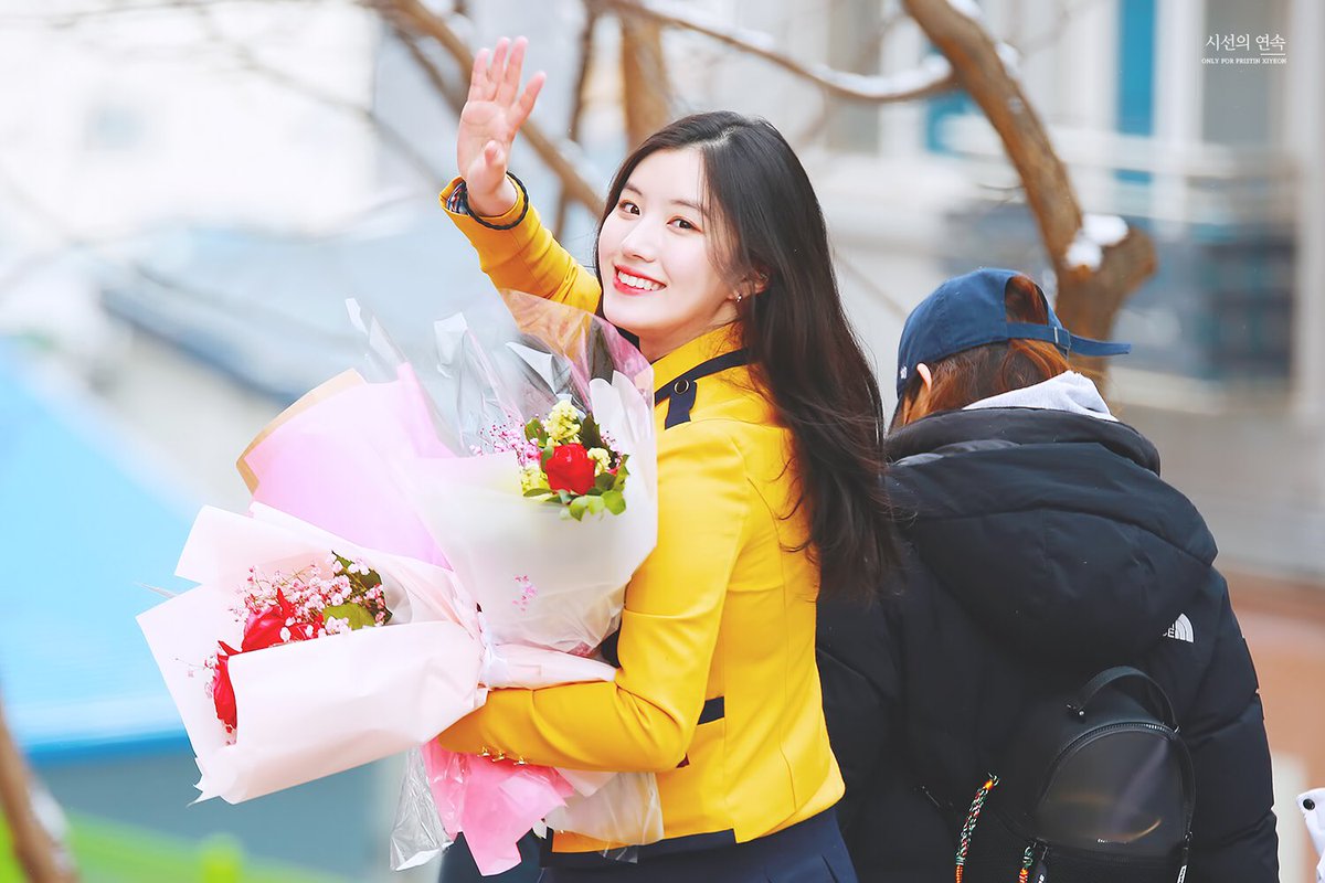 시선의 연속 tweet media