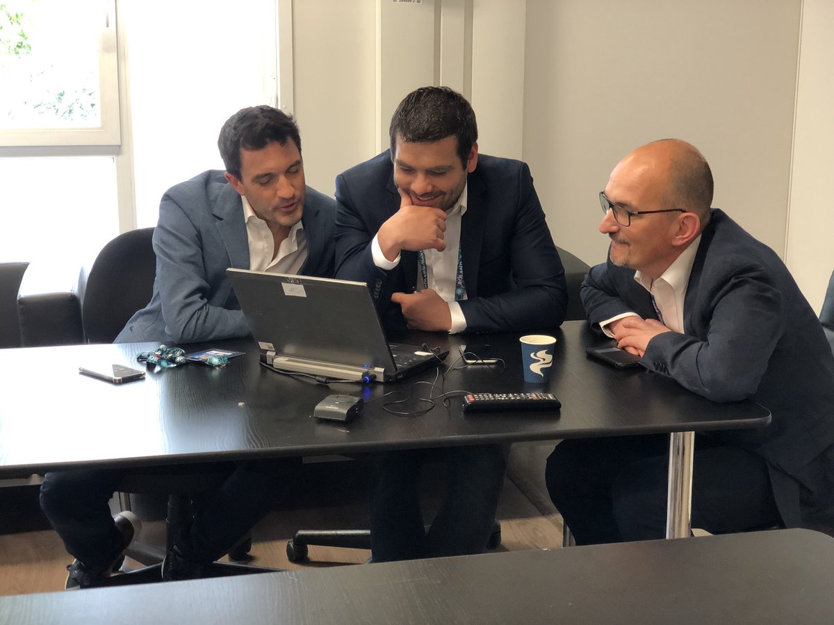 francetvsport's tweet photo. Le jury est en pleine séance vidéo pour choisir le vainqueur de notre jeu concours #CommenteAvecNelson #RG19 https://t.co/wnqi2OyIcR