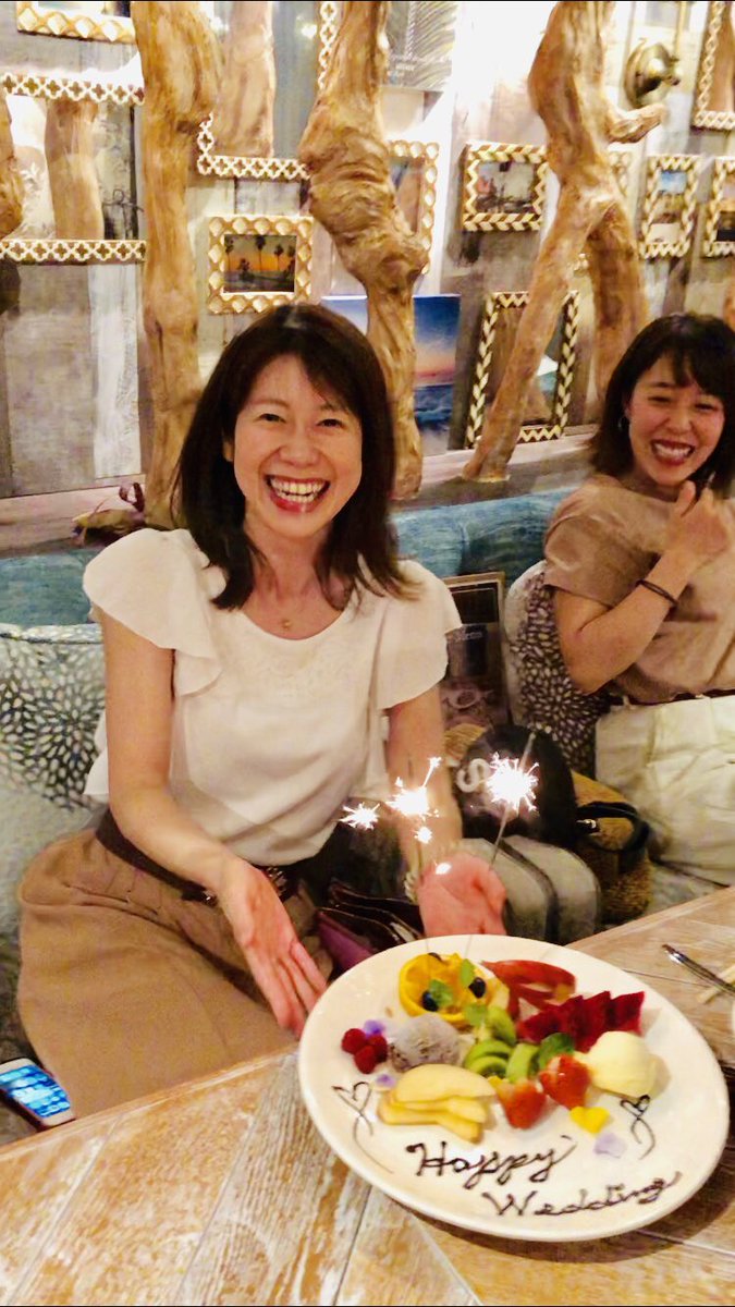 yukasupi_0206's tweet photo. Mariさんwedding😍💐✨
お祝い🥂お祝い✨
2人でご飯行く約束して、じゃーん！皆集まりました🤗

まーじで可愛かった。
幸せが伝わってきた😭✨
嬉しかった🥰❤️
末永くお幸せに…🍀✨ https://t.co/7USJW7weTn