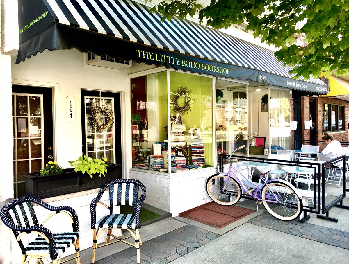 LittleBohoBooks's tweet photo. WEEKEND BOOKED...

Toes in the sand....nose in a book.

Whether you are headed to the beach this weekend, or lounging by the poolside, we have the perfect page turner for you.

Stop by The Little Boho Bookshop and let us help you find that perfect read.

#thelittlebohobookshop https://t.co/A8Bzmx4feJ