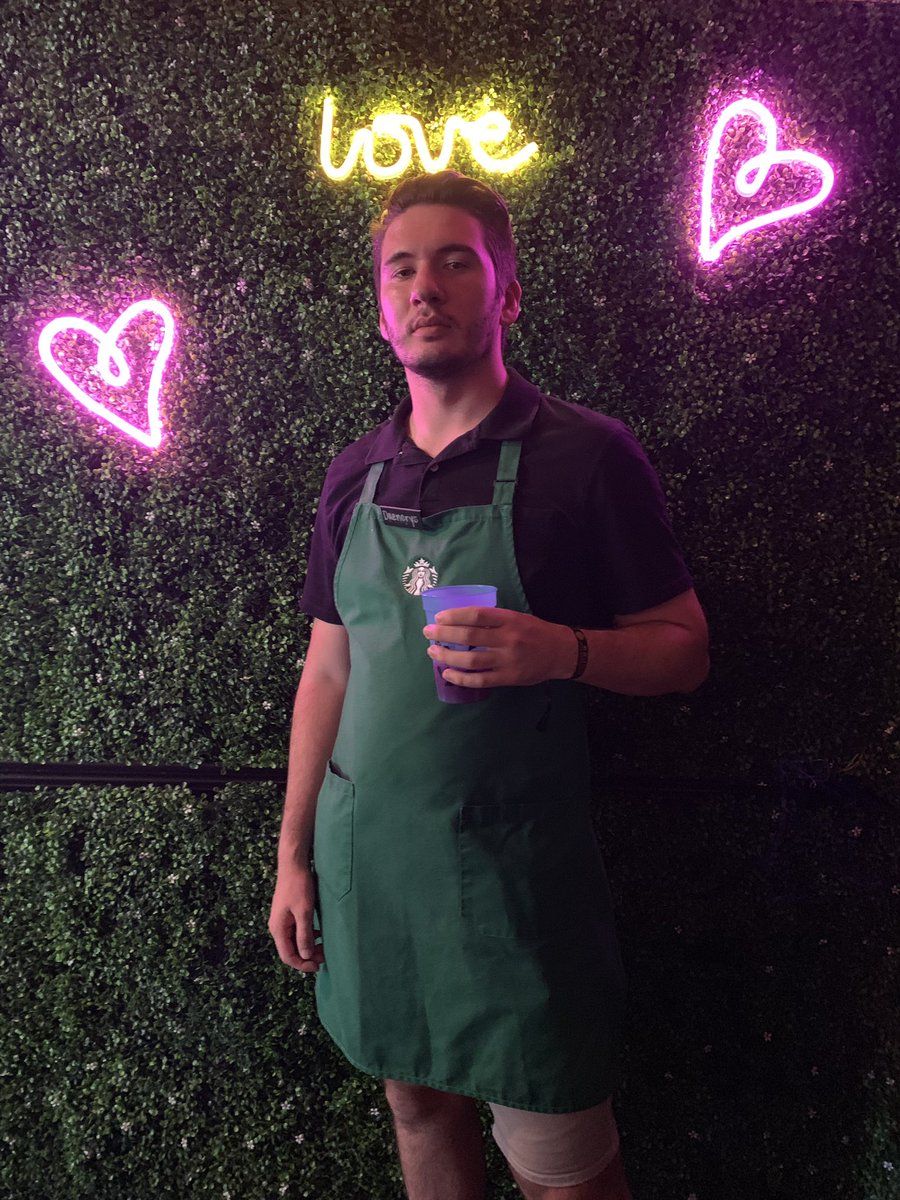 alexyuriyb's tweet photo. Decided to go as the Starbucks cup from that one episode #BarCrawlLive #CrawlofThrones #BCLDC19 #gotcrawl https://t.co/XHHGbW1jQA