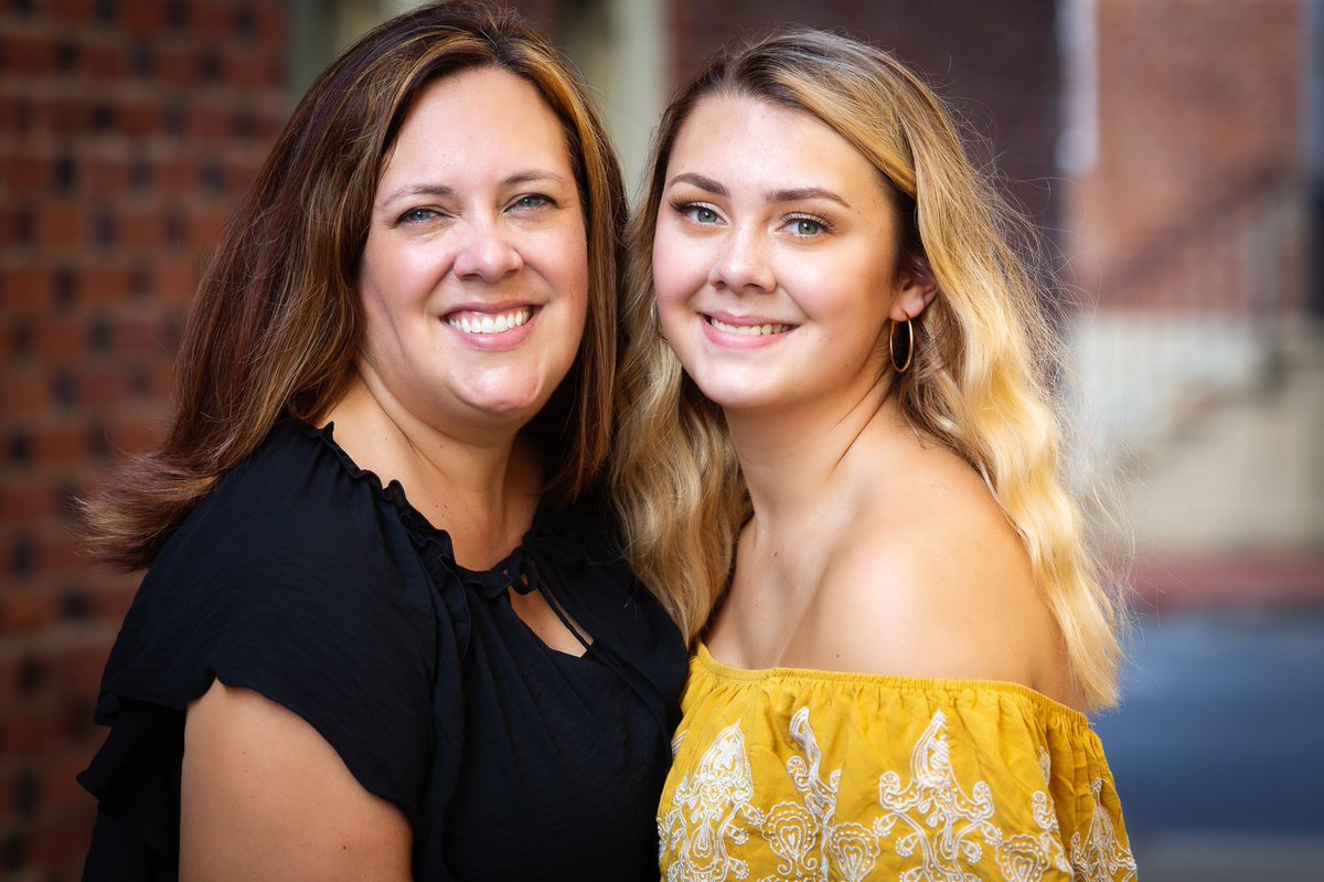 lain_ie_bug's tweet image. blessed to have such a beautiful woman as my mom 🥰