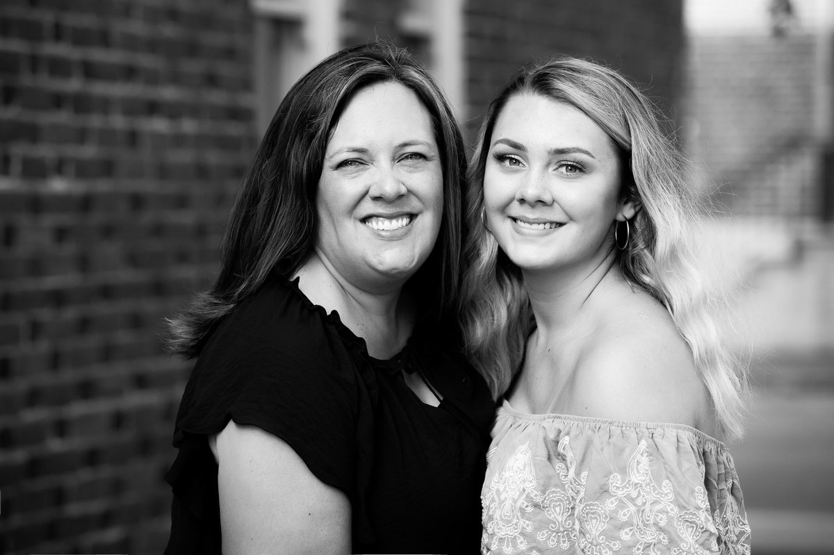 lain_ie_bug's tweet image. blessed to have such a beautiful woman as my mom 🥰