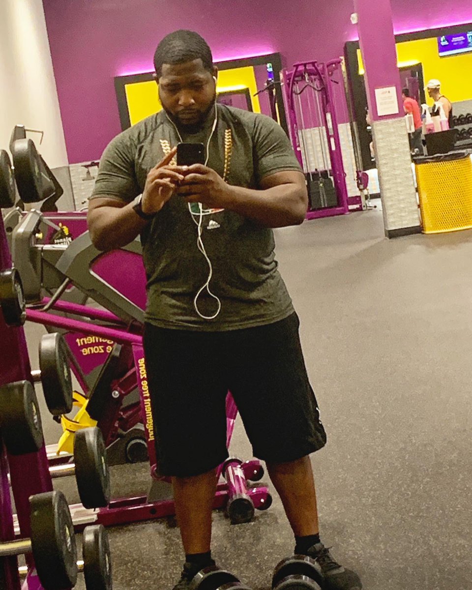TLee863's tweet photo. Oh, I’ve Also Been Losing Weight Too 🤷🏾‍♂️ #TrainerTim #GymLife #SummerBodyComing https://t.co/HELkYPHeIm