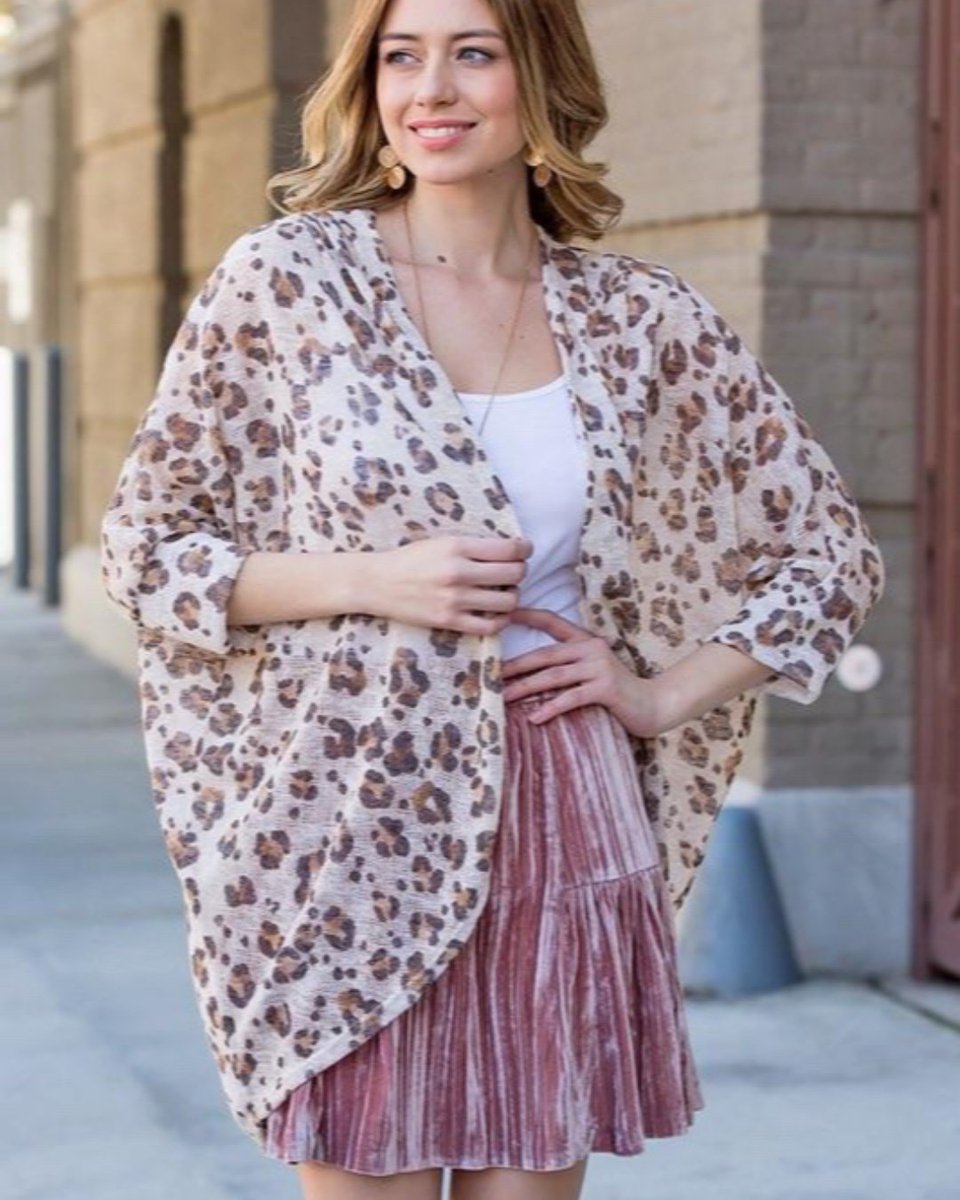 studiotostreet's tweet image. This super light-weight kimono is the perfect piece for summer nights! Use the code "MemorialDay" for 20% off EVERYTHING! Shop these and more new arrivals: ow.ly/qkql50un9SS