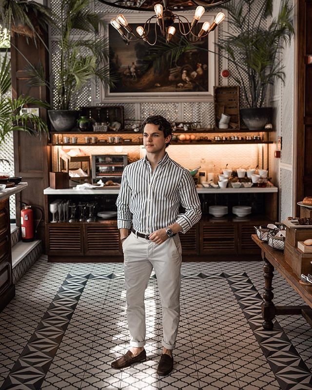 Stripes for the season. Kicking off the weekend with brunch at @cottonhousehotel |🇪🇸 Rayas para la temporada. Empezando el fin de semana con brunch en el #cottonhousehotelbarcelona // 📸 by @ianjamesstauffer // #adamgonon #gonontravels #GononBCN #dres… bit.ly/2YMBOnt