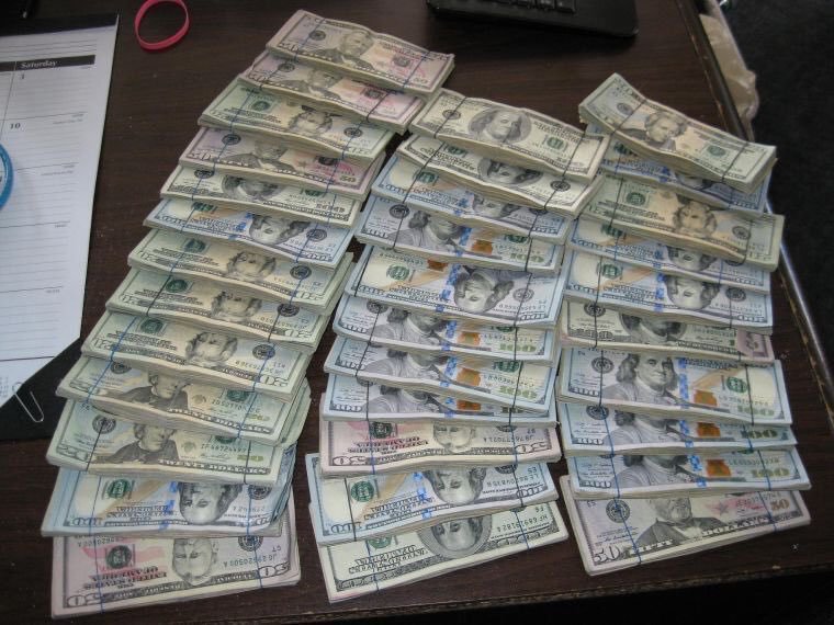 BrainJames19's tweet photo. I will be your sugar daddy without sex or nudes, first 300 to retweet, follow or DM would receive $1,000 immediately and $800 as shopping fee... Money can never be a problem💰💸💗 https://t.co/WPg7Zet6qr