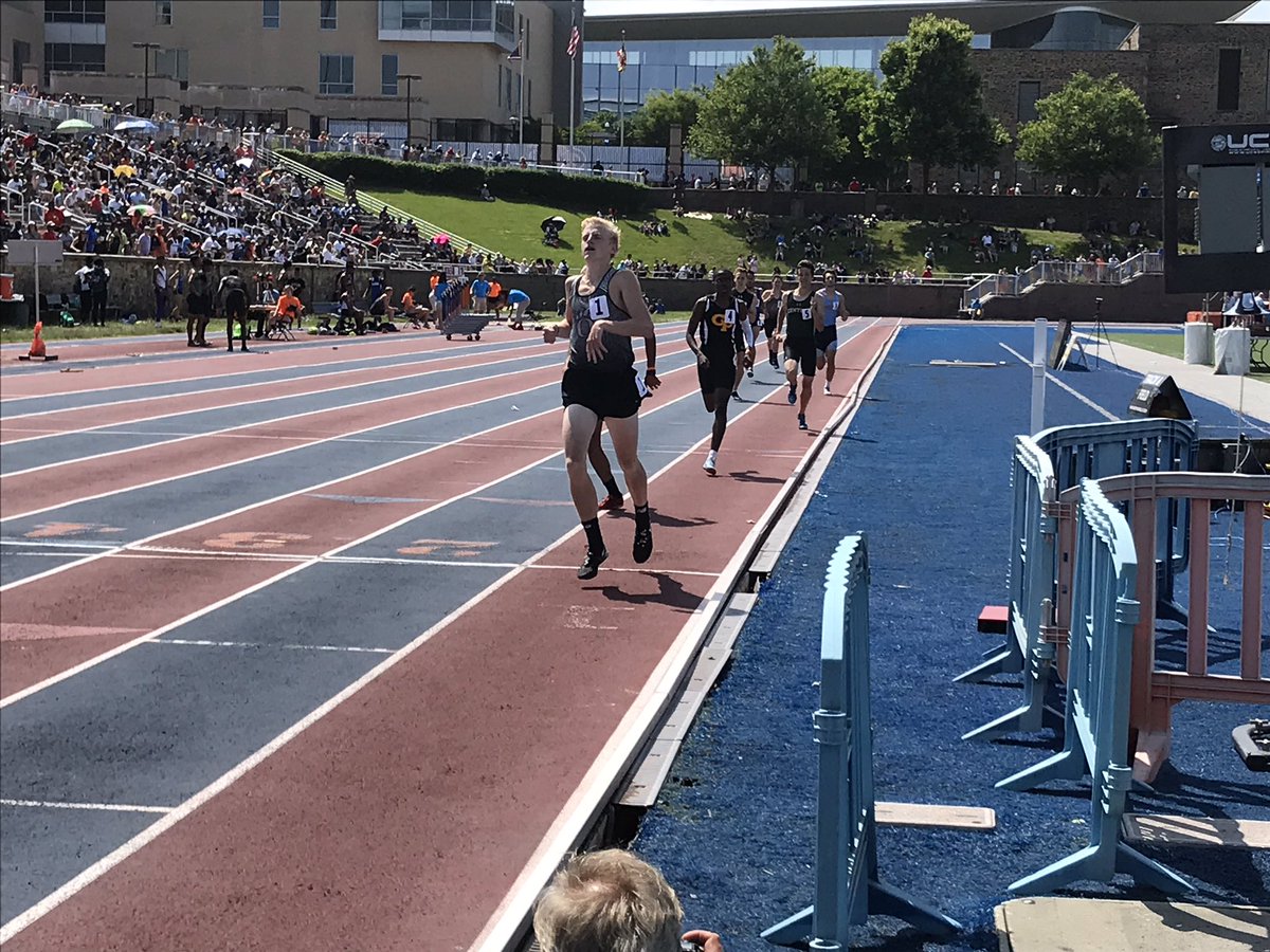 Kyle Lund 1:54 FTW in his 4th race of the meet to take 2A boys 4x800 title! Watch #MDStateMeet LIVE👉 md.milesplit.com/articles/262002