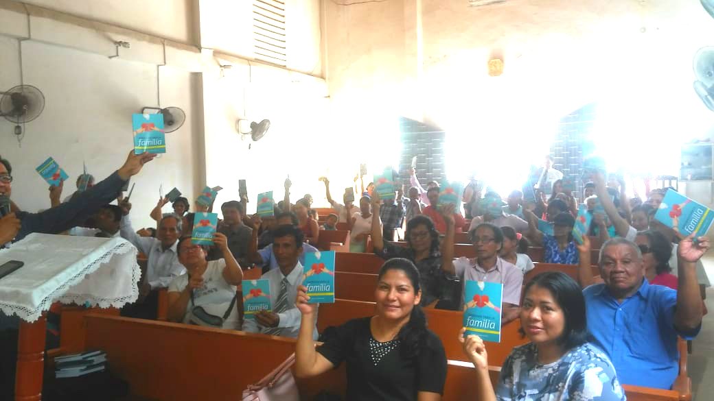 Hoy es un día de gran movilización. Nuestras iglesias entregan masivamente el libro misionero de casa en casa en la ciudad de Iquitos, capital de la amazonia peruana. <a href="/AbigailGarcia_G/">Abigail García García</a> <a href="/EnzoChavez/">Enzo Chávez</a> <a href="/AdventistasMOP/">Adventistas MOP</a> @mcoaugarte <a href="/HeyssenCordero/">Heyssen Cordero  🔌</a> <a href="/pastortedwilson/">Ted Wilson</a>