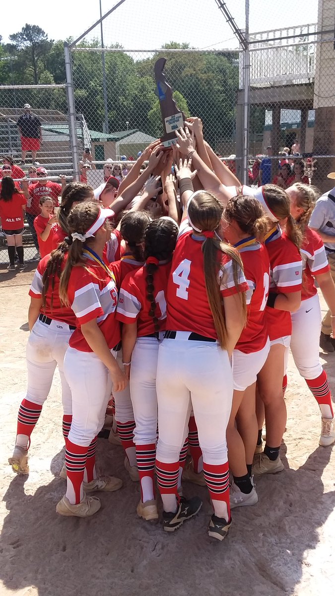 DIAA_Delaware's tweet photo. @DIAA_Delaware 2019 Softball Champions

Congratulations @Smyrna_Softball Eagles! #DIAA https://t.co/mpo0bHsFOs