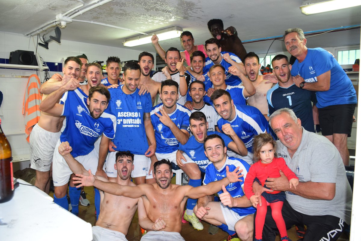 UD_MARACENA's tweet photo. 34ª Jornada, División de Honor Senior.  

!!! SOMOS DE TERCERA DIVISIÓN ¡¡¡

@UD_MARACENA 1  - 1 @celticpulianas 🔵🔵⚪

📸@UD_MARACENA https://t.co/HAxCH1dXSg