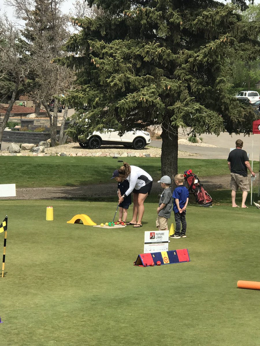chambersgolf's tweet photo. Our @GolfCanada @GolfSK junior lessons @elmwoodgolf are in full swing today and working on putting this weekend! Finishing classes with cart rides and colouring pages #kidsgolf #juniorlessons #puttingpractice #cartrides #smileseverywhere #futurelinks https://t.co/NuQPD8vA1Z