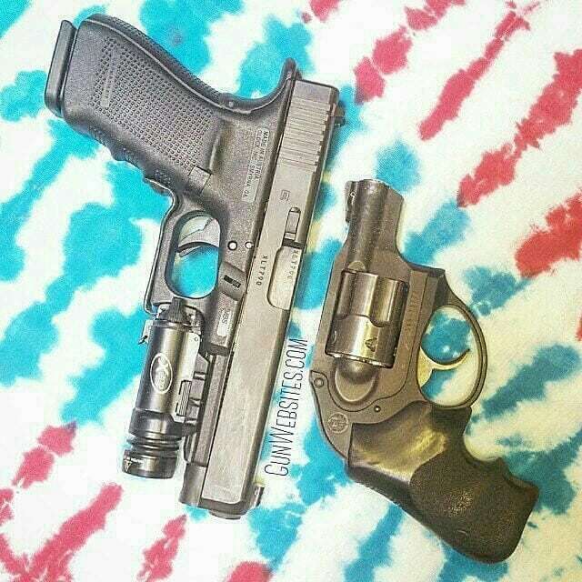 GunWebsites's tweet photo. Red, White & CCW
Glock 41
.45acp
Ruger LCR357
.357mag
@GunChannels
#GunChannels
#GunWebsites #CCW #PocketCarry #PlasticGuns #GunPics #Guns #Revolver
#RugerRevolver #Glock41
#LCR357 #G41 #45AARP
#45ACP #GlockGuns https://t.co/KgoOgri3U0 https://t.co/lfK7k5Mox9