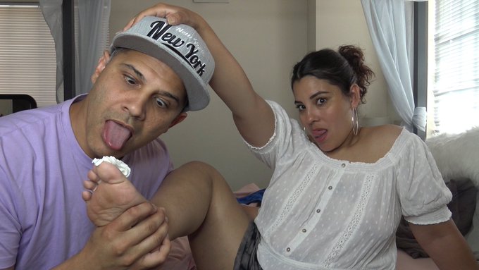 ROLL DICE CHALLENGE LOSER LICKS WHIPPED CREAM OFF TOES VIDEO: https://t.co/IMl6iFGnGj https://t.co/v