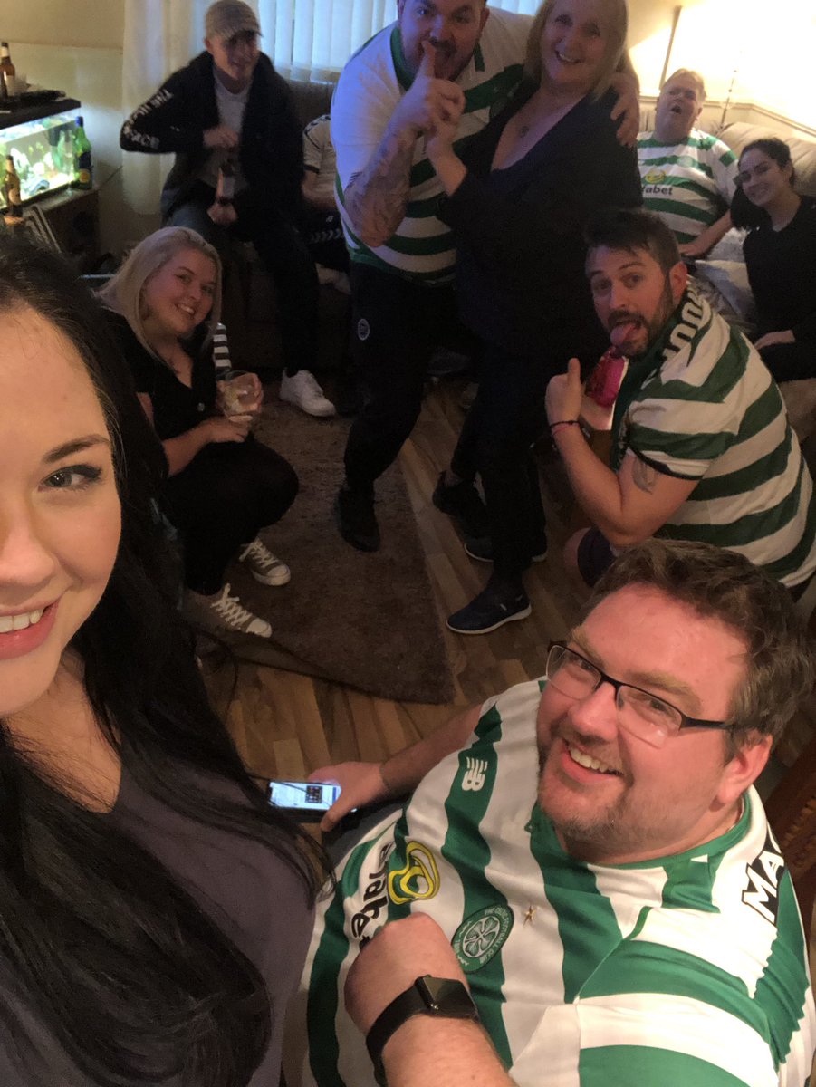 JoanneN07's tweet photo. Cannae beat a Noble party ☘️🇮🇪💚 #CelticFC https://t.co/E2HCsGQ0r0