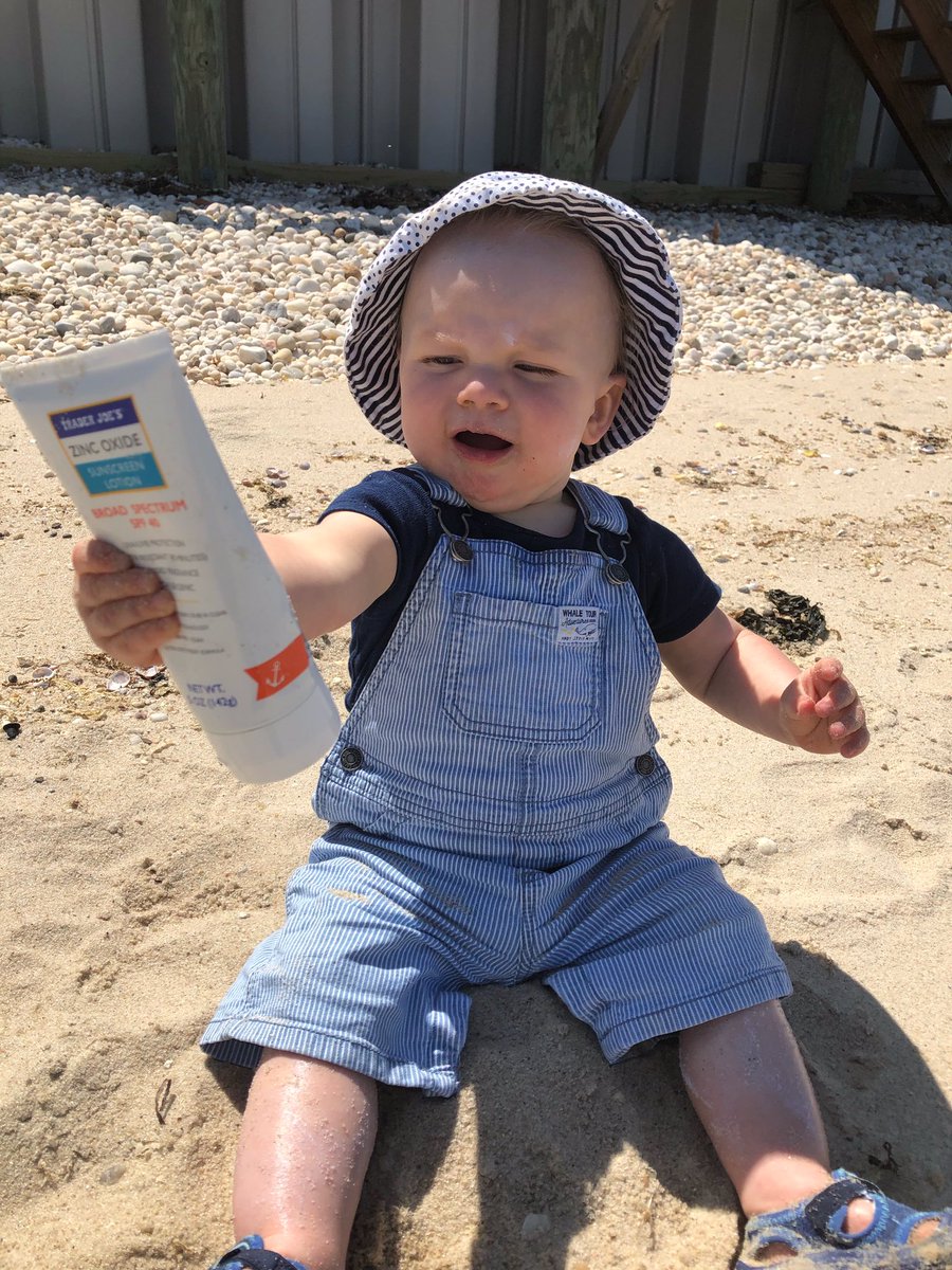 MolliesFund's tweet photo. Happy #MDW 🇺🇸 Sweet baby Liam knows it’s time to #reapply #oneminuteofresponsibility #practicesafesun #beshady  @kmckeon https://t.co/kVYEbpTVDu