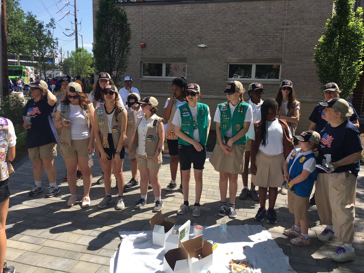 SpaldoBusiness's tweet photo. Very excited to welcome @girlscoutsIN to join @OneAmerica in our Spirit of America Walking Flag parade route today. *Even though* none of them brought a box of thin mints 😢 🍪 🙌🏼🏁🇺🇸🏁🇺🇸 @500Festival #IPL500Parade https://t.co/mZYn16hPC4