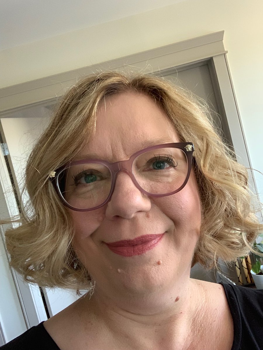 CD_Coakley's tweet photo. New hair ... thanks sis! https://t.co/9L0TQ5jXK9