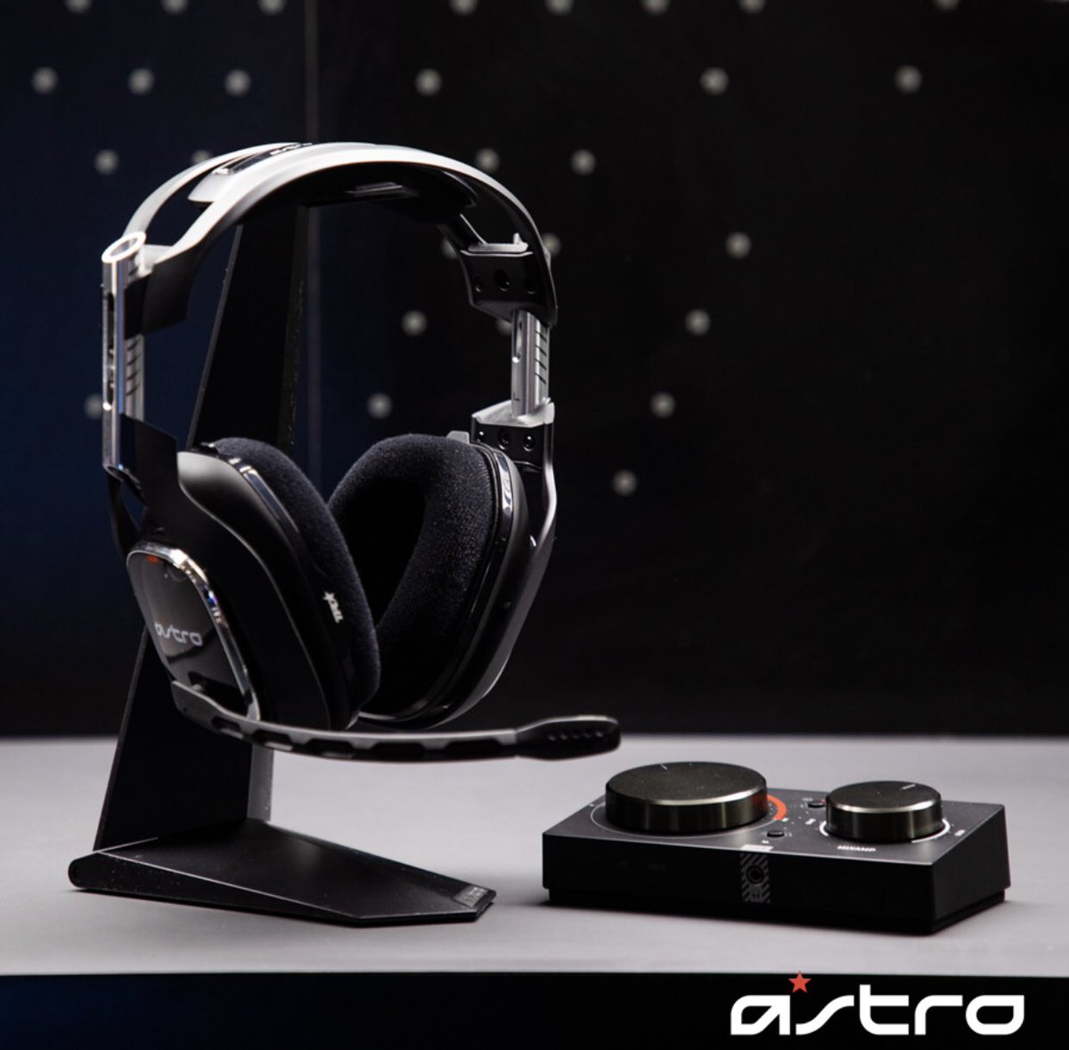 ASTROGamingFR's tweet photo. Le tout nouveau ASTRO A40 TR + MixAmp Pro TR est le casque des streamers et joueurs pro, mais également le vôtre : https://t.co/DCoUi6SJeh https://t.co/LHkX1Tp09u