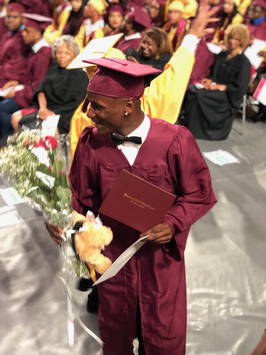 savaggeee30's tweet image. beat the odds, did the numbers AND remained humble🙏🏾 #ClassOf2019  #ripgg😪