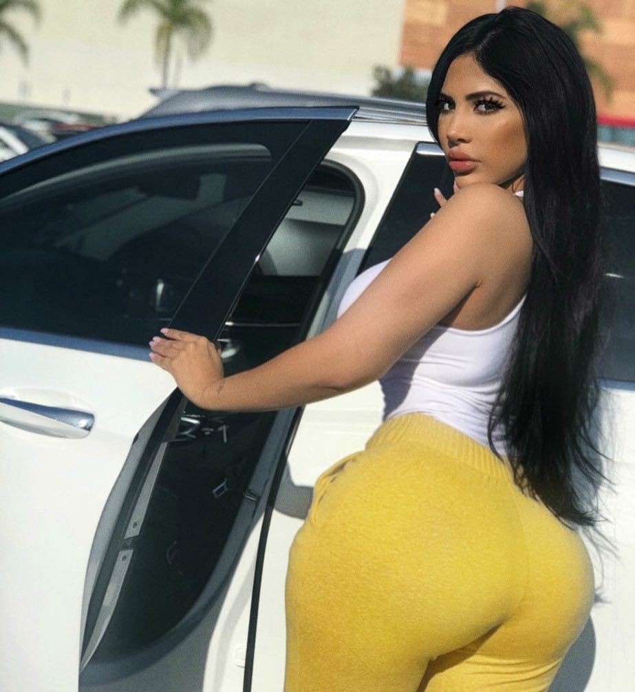 Big Booty Cute Latina. 