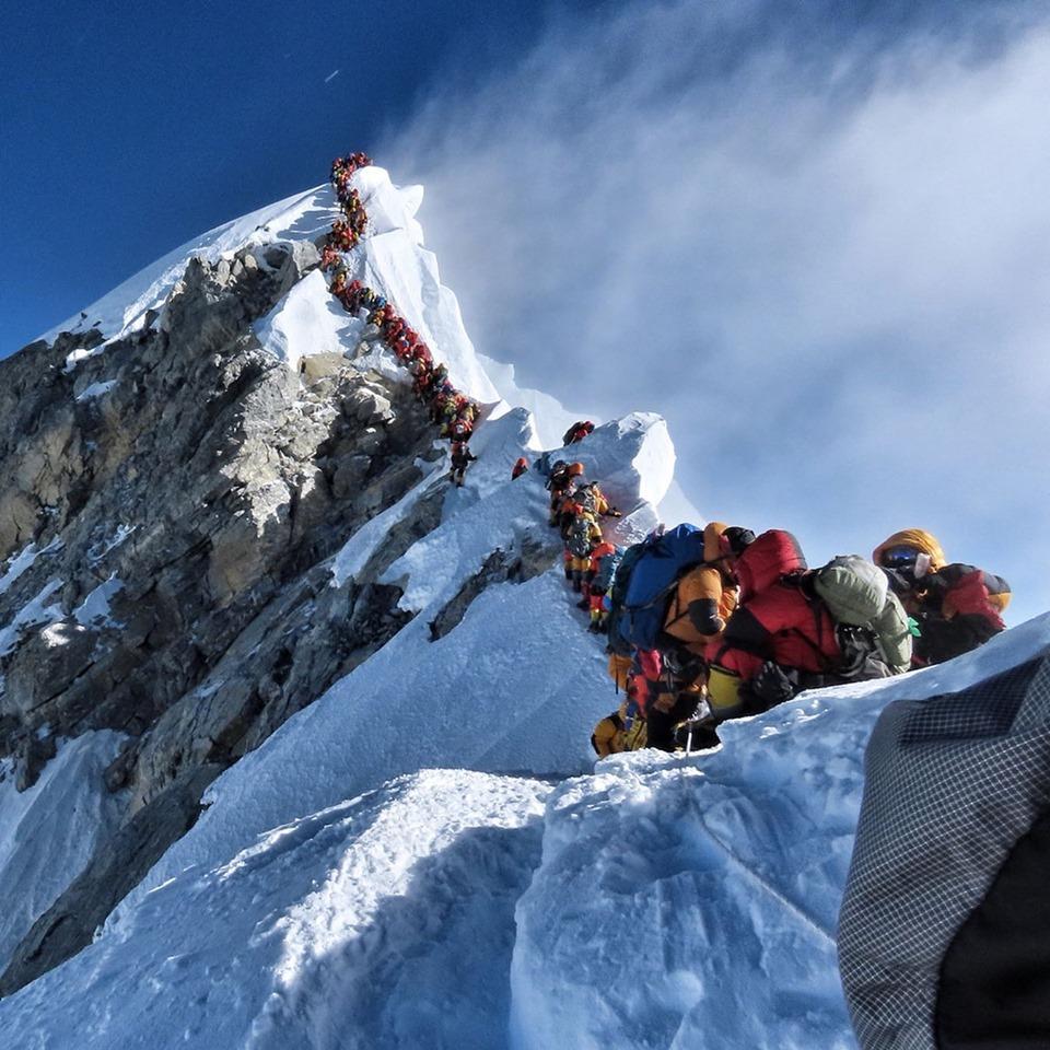 joydeepghosh's tweet photo. #TrafficJam on #MtEverest, 🙄🙄🙄🙄#WTH what is #Nepal doing?, it has made the worlds #highest #mountaina #moneymaking #cashcow that has slowly turned into worlds highest #garbagedump, stop it pls, feel soul of #EdmondHillary &amp; #TenzingNorge would be aghast on seeing this picture https://t.co/qp1tyAzzia