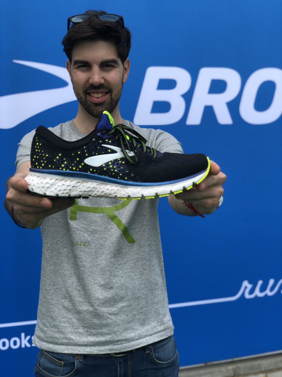 runnea_com's tweet photo. Listos👌
Con las #Glycerin17 de @BrooksRunningES en mano para disfrutar del #RunHappyTour
📍Barcelona 🤙
¿Quieres ver nuestra última VideoReview sobre este zapatillón?
📺 #RunneaTV 👉 https://t.co/ZwmAu1wLss
#Runneamos con #Brooks en su #RunHappyTourBarcelona 🤗 https://t.co/F9dESvfIsv