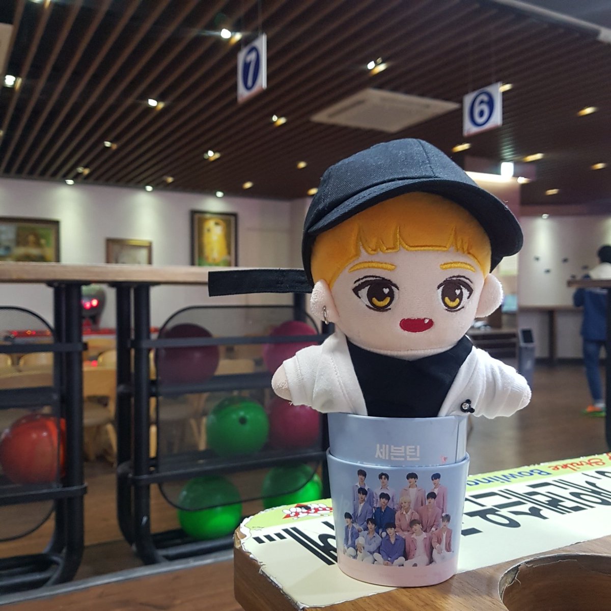 woolzi_pangin's tweet photo. 우리 밍꾸 카페갔다가 파�� 뮤비찍은곳 갔지~😊😊💕

🍊:내가 어먀보다 잘칠듯....
#울지네아가들 #세봉이와_캐럿의_4주년을_축하해 #함께한_4년_영원할_세븐틴_캐럿 #4YearsWithSEVENTEEN https://t.co/XKxLBjff4S
