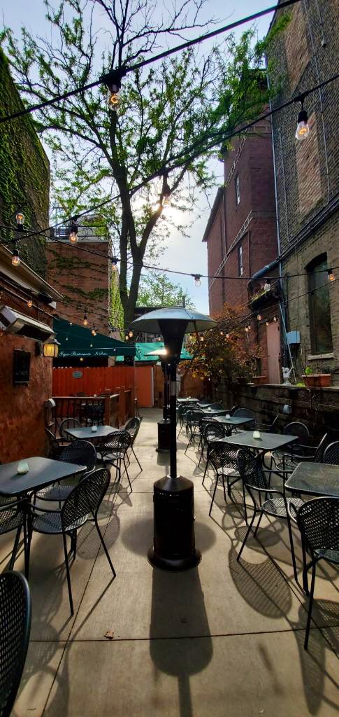 The sun is trying to come out of play <a href="/TopoGigiochi/">Topo Gigio</a>. This Chicago institution has been serving delicious classic Italian cuisine for almost 30 years and shows no signs of slowing down.