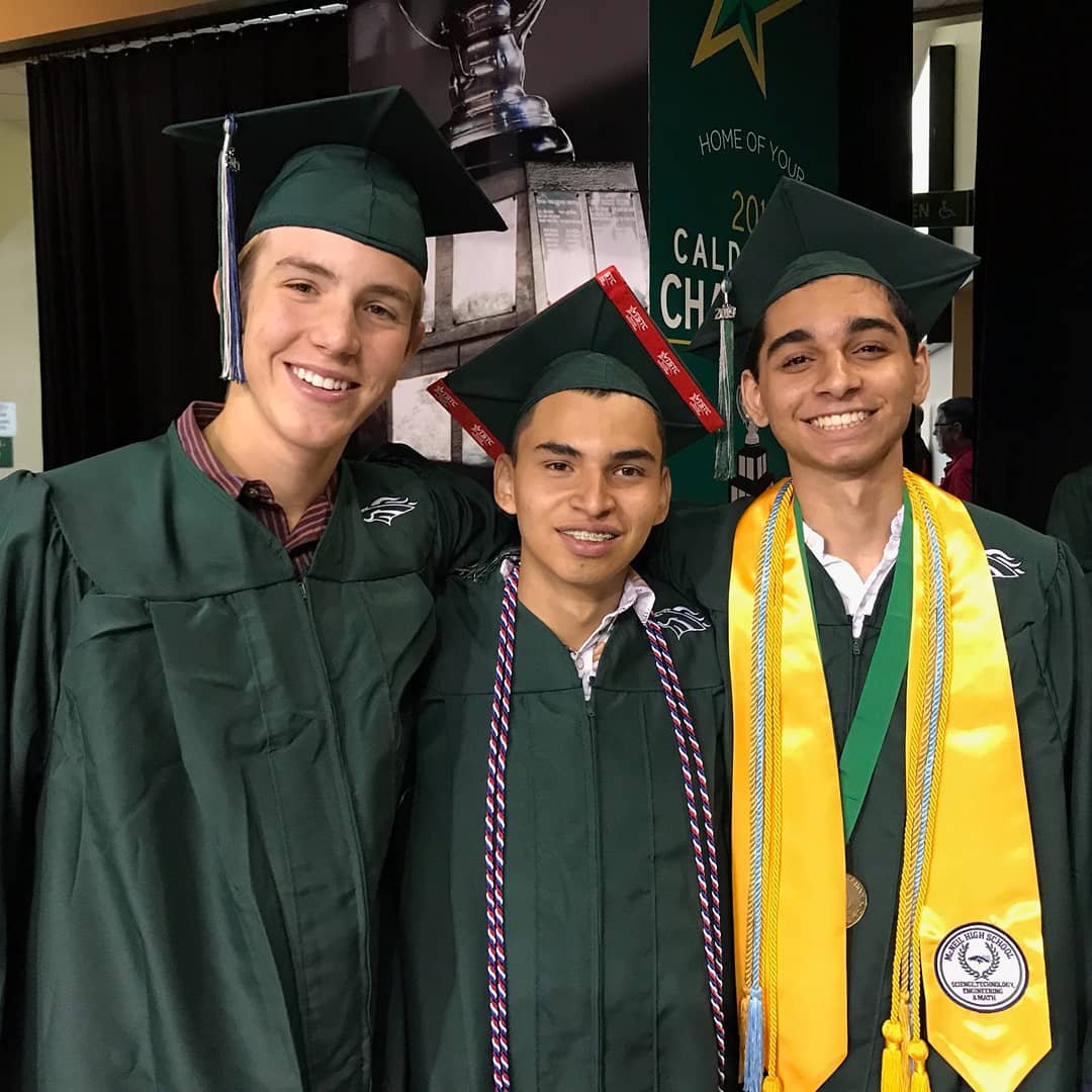 MHSMavs's tweet photo. Congratulations Class of 2019! You are so loved! 💙💚🐴 Tag us in your grad pics 👍 https://t.co/ytsRJu7XAJ