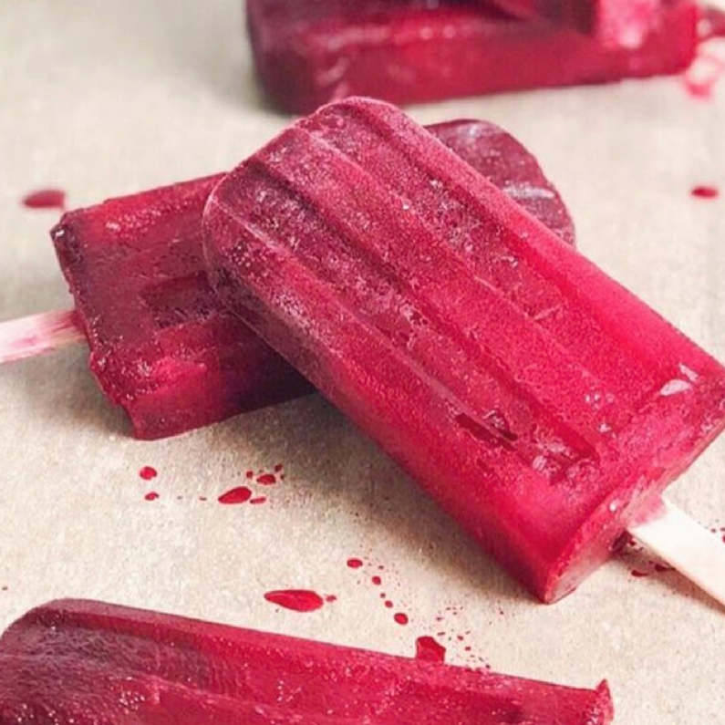 LiveGlean's tweet image. We, we love finding ways to cool off with refreshing, healthy treats.  🍭  🌅⠀
⠀
These Pomegranate Beet Kombucha Popsicles by @wellandpretty are a simple, delicious and nutritious treat to beat the heat!  🔆 Full recipe  ➡️ ow.ly/4dvE50uo0qc   ⁣🔆⠀#liveglean