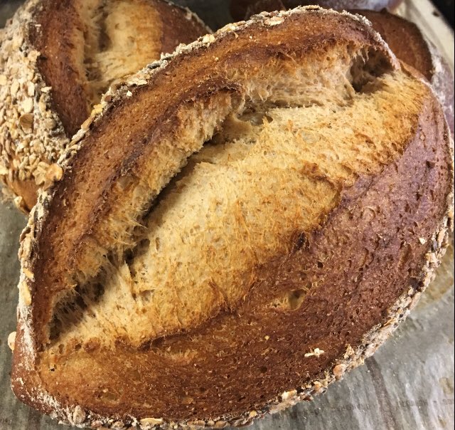 BakkerVanKeulen's tweet photo. Hier worden wij vrolijk van !#FouraPain #Continueovenvers #Handwerk #Broodlijn #Boulangrie https://t.co/z8JrEcm2uC