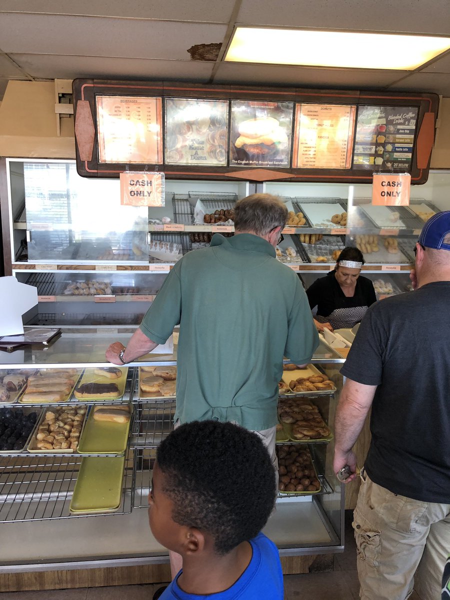 IndyMidtownStay's tweet photo. Wanna trigger Indy people on the internet? Talk about doughnuts. #CashOnlyChat #Triggered #Indy500 #LocalChat https://t.co/ifBHOsoAT0