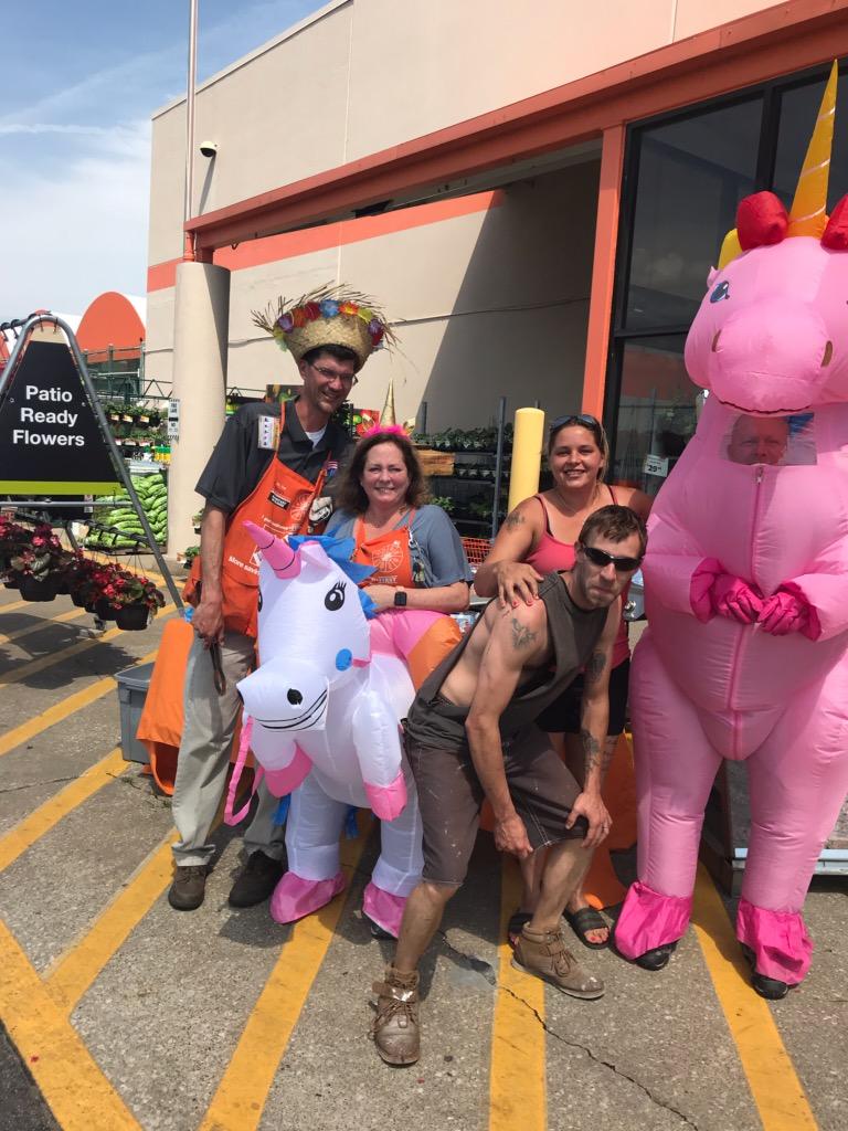 spustelak's tweet photo. Having fun with the customers for the memorial day cookout. @jody_delicato @HDLutz @redwing19y @JohnJayMcconne1 @Linville2003 @wwb844 @a_cobb020 @HomeDepotEast https://t.co/ifIsvClpb7