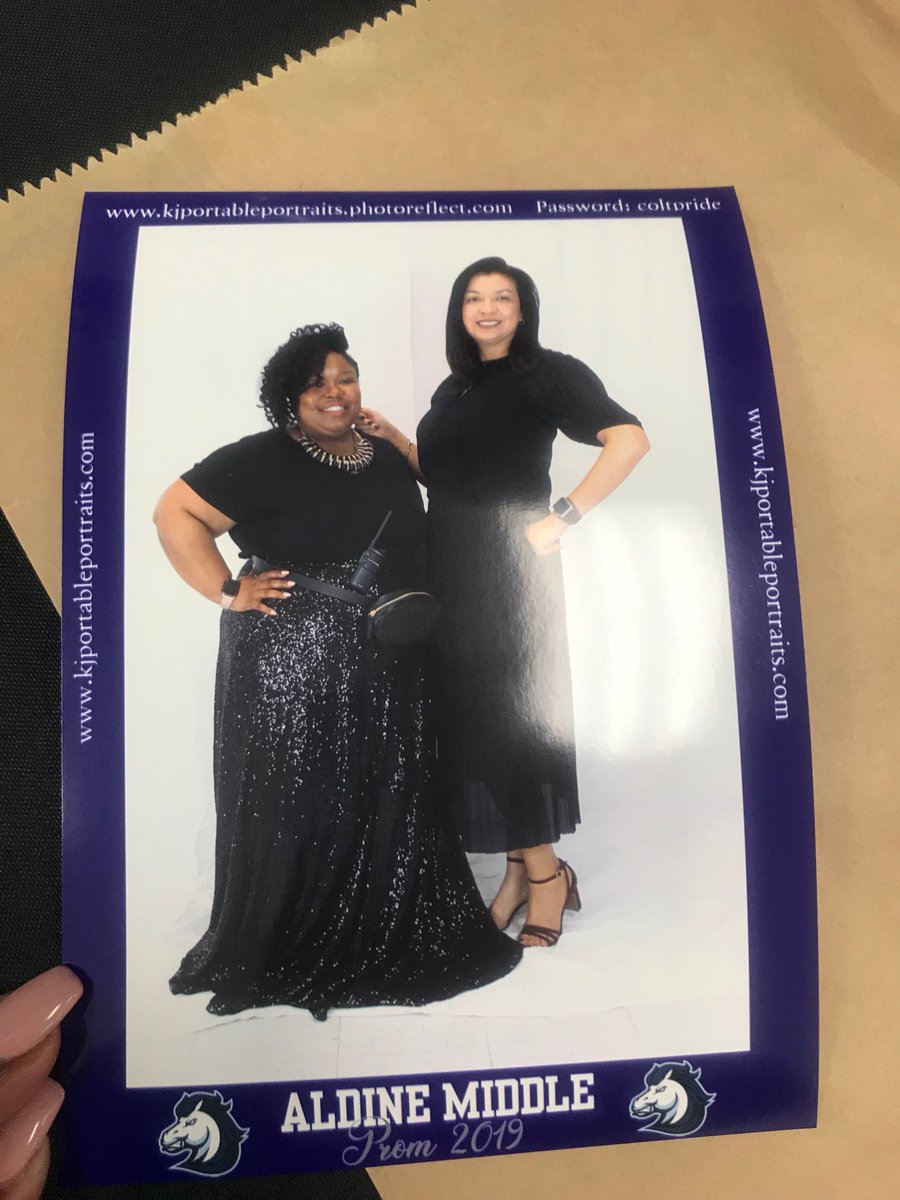 jesswiltz's tweet image. ⁦@Scarlett9075⁩ and I joined in on the photo booth fun! ⁦@AMSColts⁩ #masquerade #8thgradeprom ⁦@AldineISD⁩