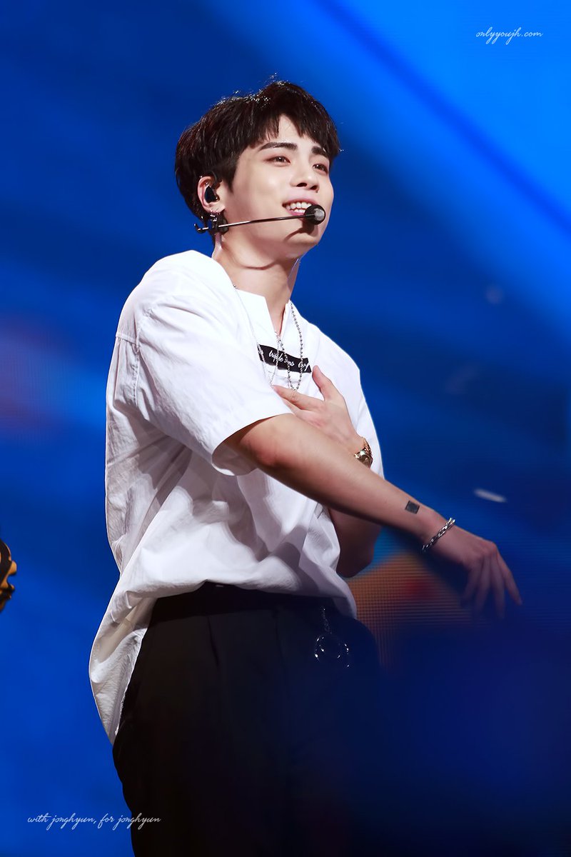 HQ_JONGHYUN948's tweet photo. 생각이 많아지는 밤
너는 어찌 이리 예쁠까
#종현 #JONGHYUN https://t.co/kQs4QmfaPL