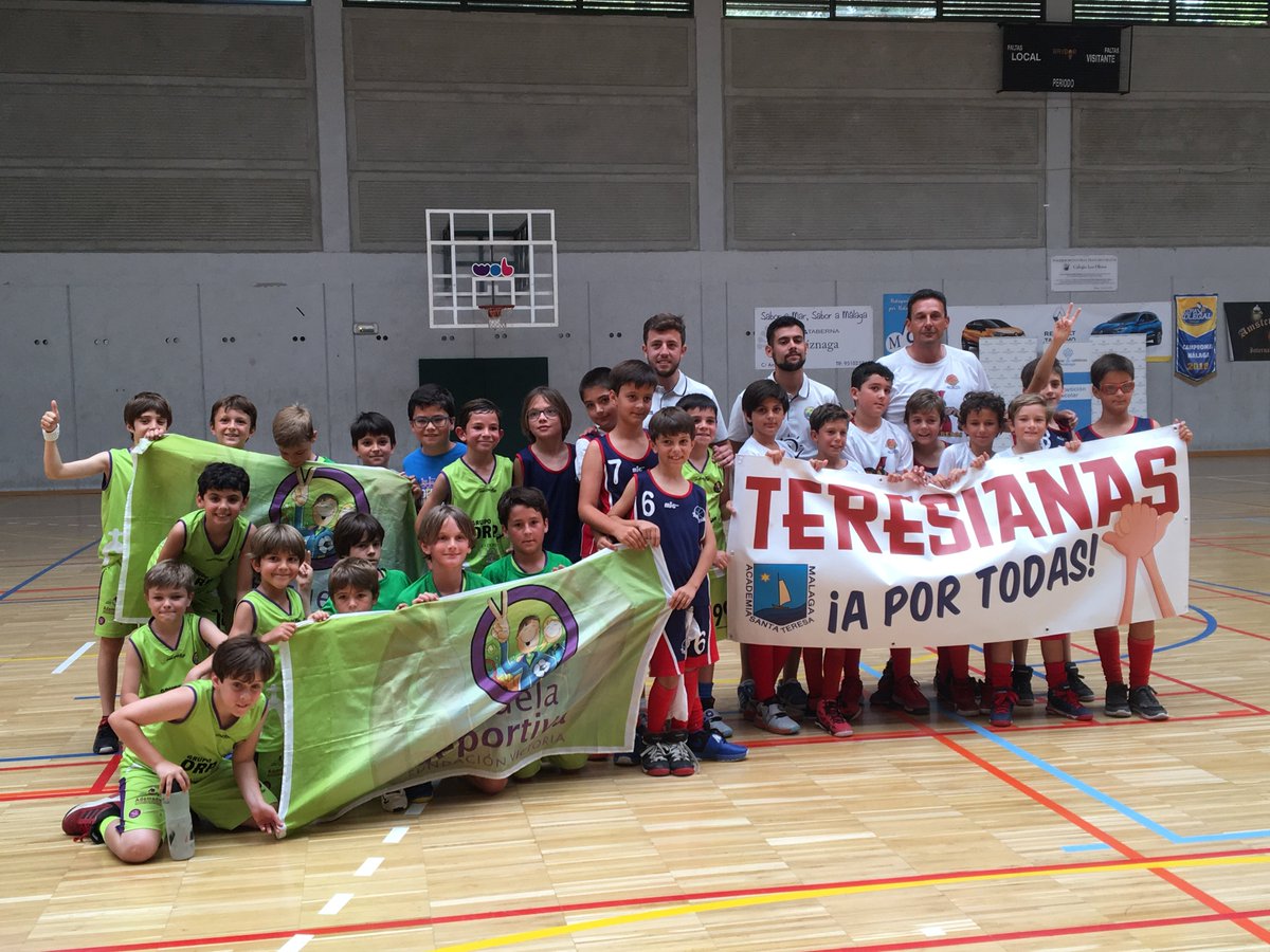 ED_FundacionSMV's tweet photo. @presentacionMLG @fvictoria_es @DeporteFomento @PIVESport @ecMalaga 🏀 #BALONCESTO | ¡¡EL #PREMINI #MASCULINO de @presentacionMLG , #CAMPEÓN DE #LigaFERE!!
Por último, felicitar por su gran temporada y final al equipo @CDB_Teresianas. ¡Gran trabajo! 👏
#SomosEscuelaDeportiva @fvictoria_es https://t.co/qfnYMLz3P1