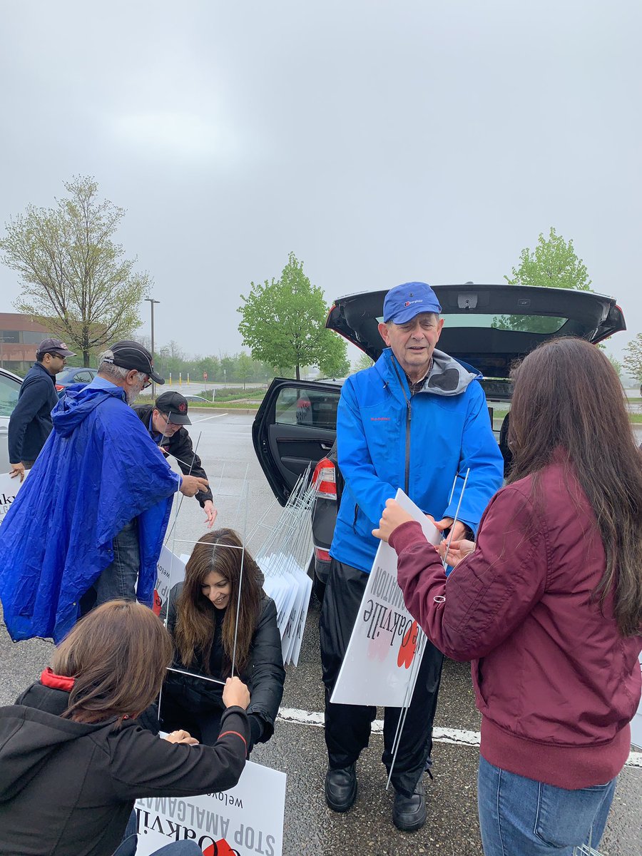 Another 400 lawn signs went up in today’s lawn sign blitz, in spite of the rain