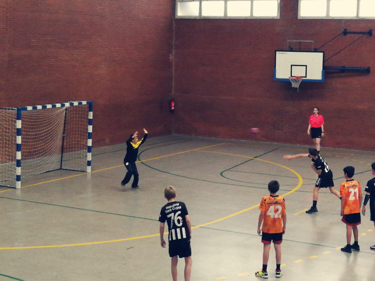 hstcugat's tweet photo. #CopaFed Infantil masculí
@CHSantAndreu 18 - 26 Infantil negre
L'equip de Joan Galàn guanya el seu partit i queda pendent d'altres resultats per saber si passa de ronda.
Després d'un mal inici, els nostres han reaccionat i s'han emportat els 2 punts en una bona reacció.
Bé!
#HSC https://t.co/1LQ1MCb7N3