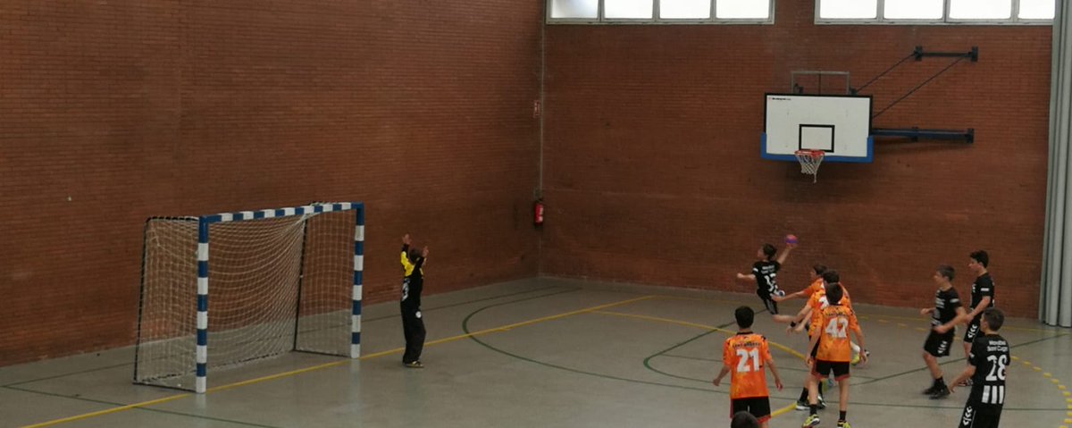 hstcugat's tweet photo. #CopaFed Infantil masculí
@CHSantAndreu 18 - 26 Infantil negre
L'equip de Joan Galàn guanya el seu partit i queda pendent d'altres resultats per saber si passa de ronda.
Després d'un mal inici, els nostres han reaccionat i s'han emportat els 2 punts en una bona reacció.
Bé!
#HSC https://t.co/1LQ1MCb7N3