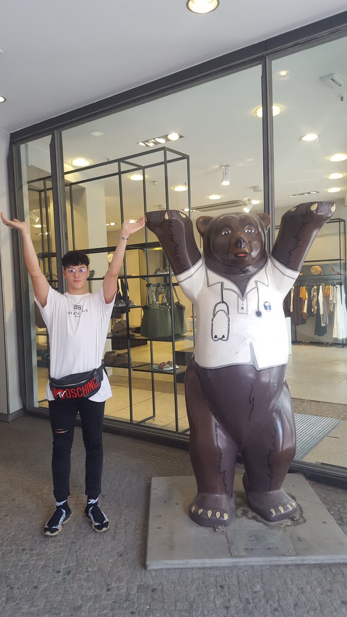 ItsSarioSolomon's tweet photo. I found a couple more bears in Berlin .... they do love their bears 🐻🇩🇪 
Hope you all have a lovely bank holiday back in the good old UK .  Can't wait to be back soon for a short holiday✌🇬🇧 https://t.co/BradIz3pdY