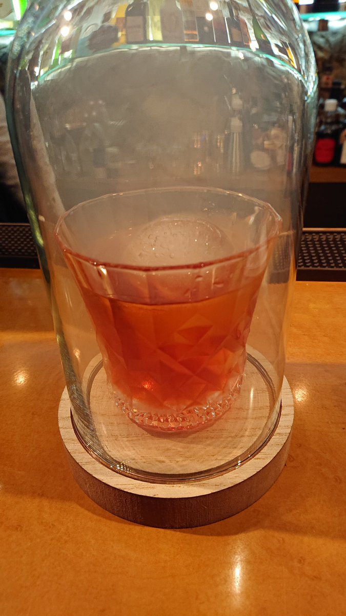 69TM69's tweet photo. cocktaillabo名物の燻製カクテル
#cocktaillabo https://t.co/IGhxrqAsnd