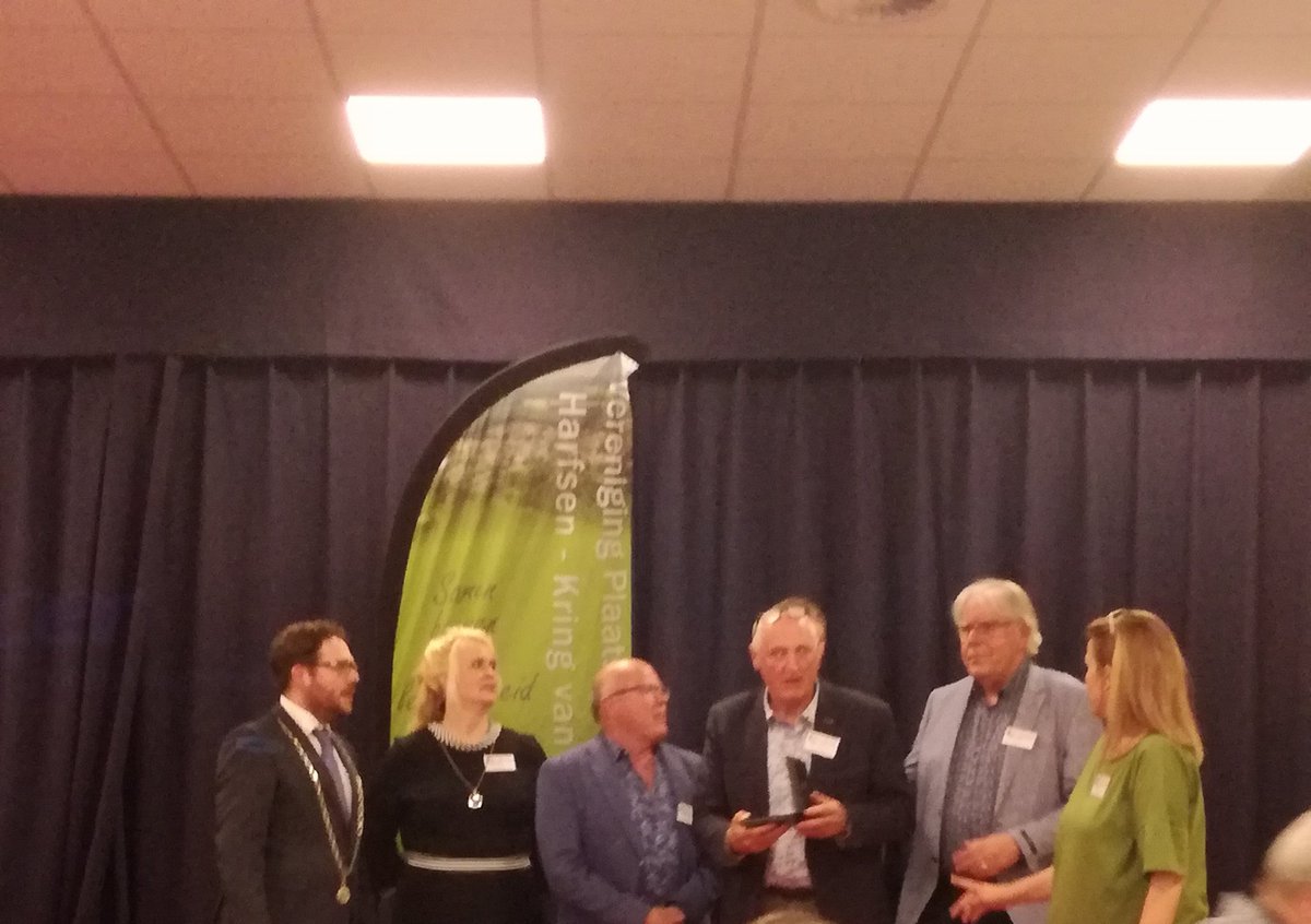 Een koninklijke erepenning voor Plaatselijk Belang Harfsen. Heel bijzonder! Van harte gefeliciteerd! <a href="/BertusKarssen/">Bertus Karssenberg</a>