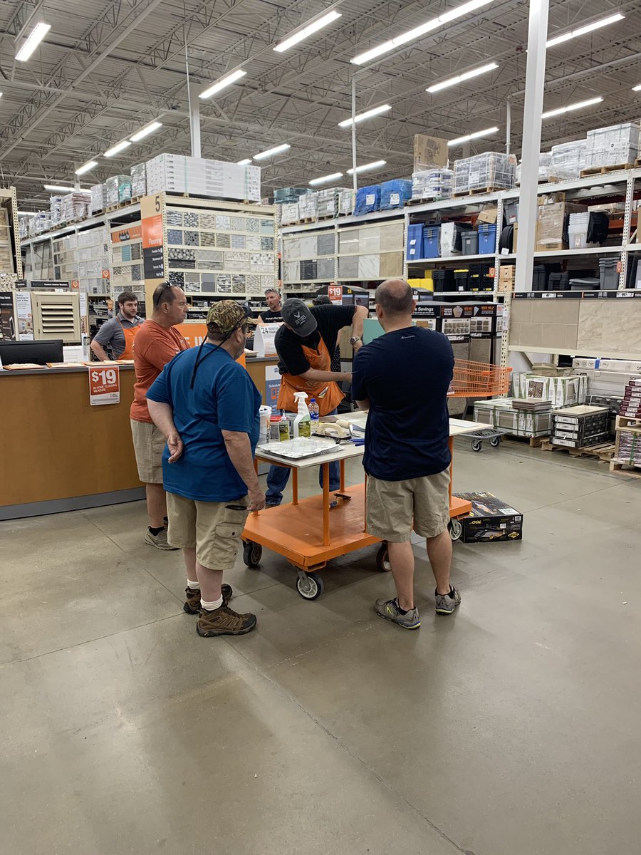 2561Cahall's tweet photo. Associate Extraordinarie, Andy, crushing the DIY Backsplash class! @MikePoss4 @HDguyDE @PaulDeveno @b_mungul #BuildToBringIt #D164OrangeProud #MA2019SPRING https://t.co/V9WwDV2ZCi