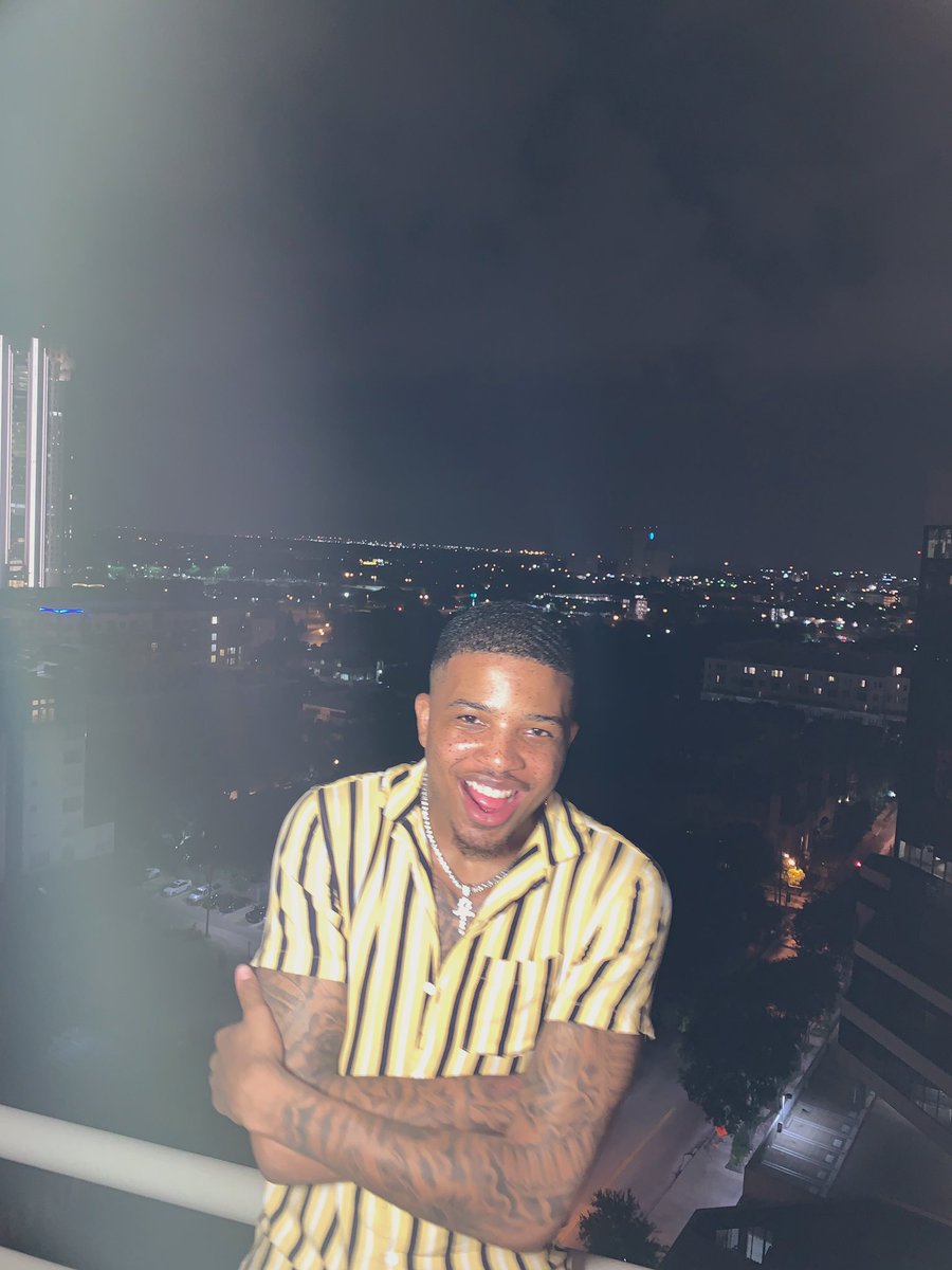 Flash2L's tweet photo. You say you here for me so how you go missing? https://t.co/qRrcq13TBc