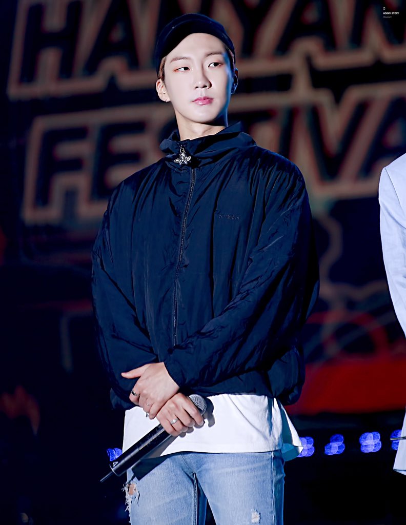 hoonystory0111's tweet photo. 190521 한양대 에리카
#HOONY #이승훈
@WINNER @official_hoony_ 
오빠다 오빠 https://t.co/3uhbPEbSnn