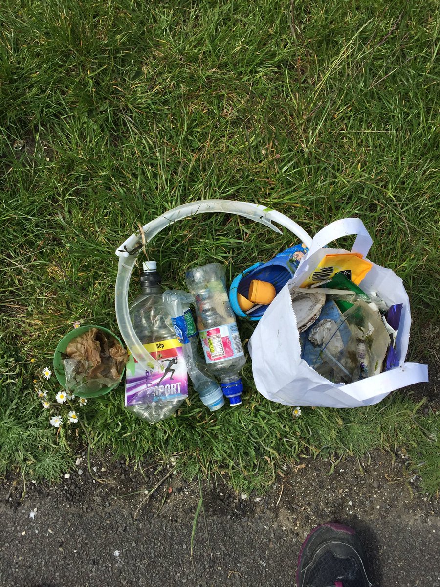 happyhillers's tweet photo. #litter pick today at #StonePier #harbourside and #beachside a dog took the #ball 👍🏼 #plasicwrappers #plasticshoe #kindereggtoycontainer #singleuseplasticbottles #plastictub #plasticbits #toothbrush #metalchain @LitterFreeCoast @2minbeachclean @replastic_uk @WeymouthHarbour 👏🏼😊 https://t.co/HWIiLOF6wt