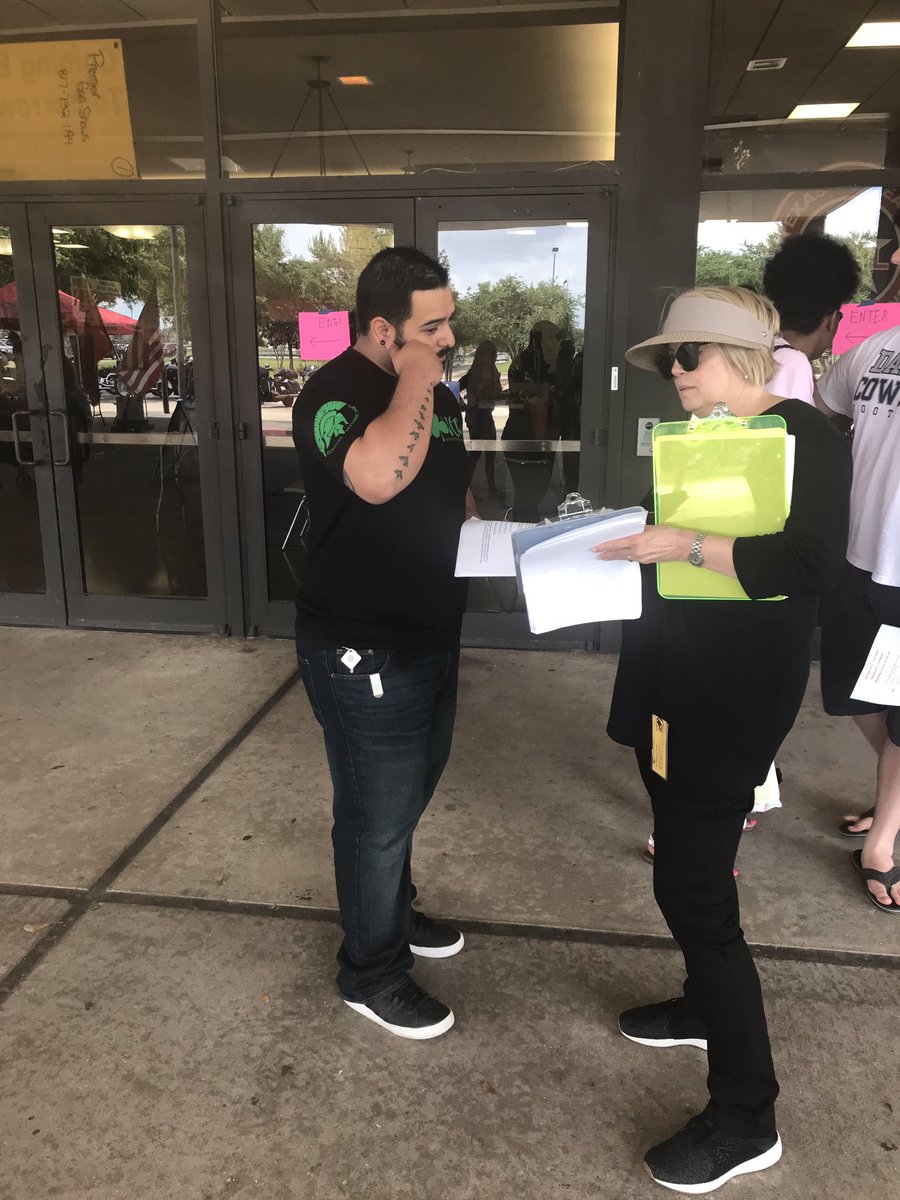 mjohnson3586's tweet image. Out at the Pasadena Gun and Knife show registering people to vote in helping #KeepTexasRed #WinBackHarrisCounty @TexasGOP