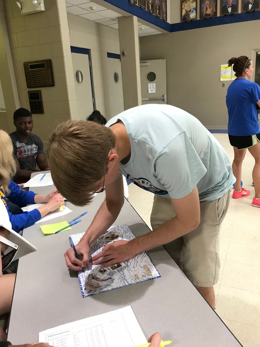 Norwica's tweet photo. @DavenportNorthH As the theme for the 2019 Norwica yearbool was "In a FLASH," congratulations to the 2019 Norwica staff for efficiently distributing the 34th edition quickly, politely, and accurately last night from 5-8 PM in the gym lobby! https://t.co/Y4dvW6aU2U